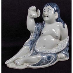 CHINESE PORCELAIN COIN BLUE AND WHITE FIGURE OF A BOY W/ A FROG