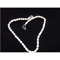 BEAUTIFUL STRAND OF FRESH WATER PEARL NECKLACE