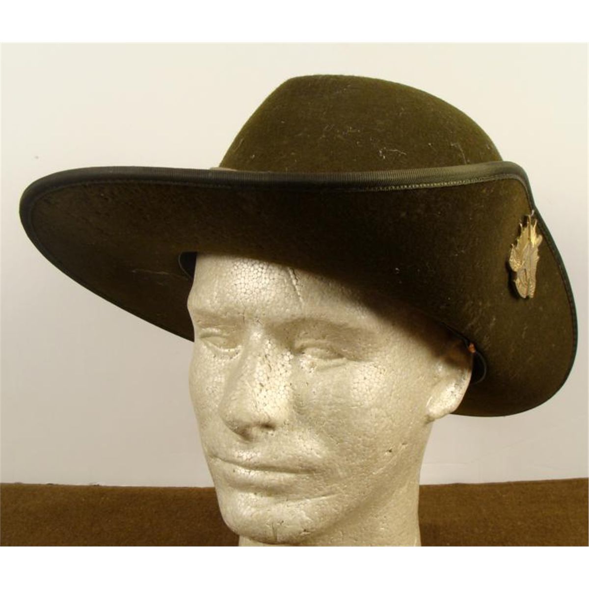 WWII AUSTRALIAN INFANTRY SLOUCH HAT SIDEUP INSIGNIA