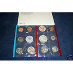 1968 Mint Set 10 coins, including a 40% silver half. Orig. packaging