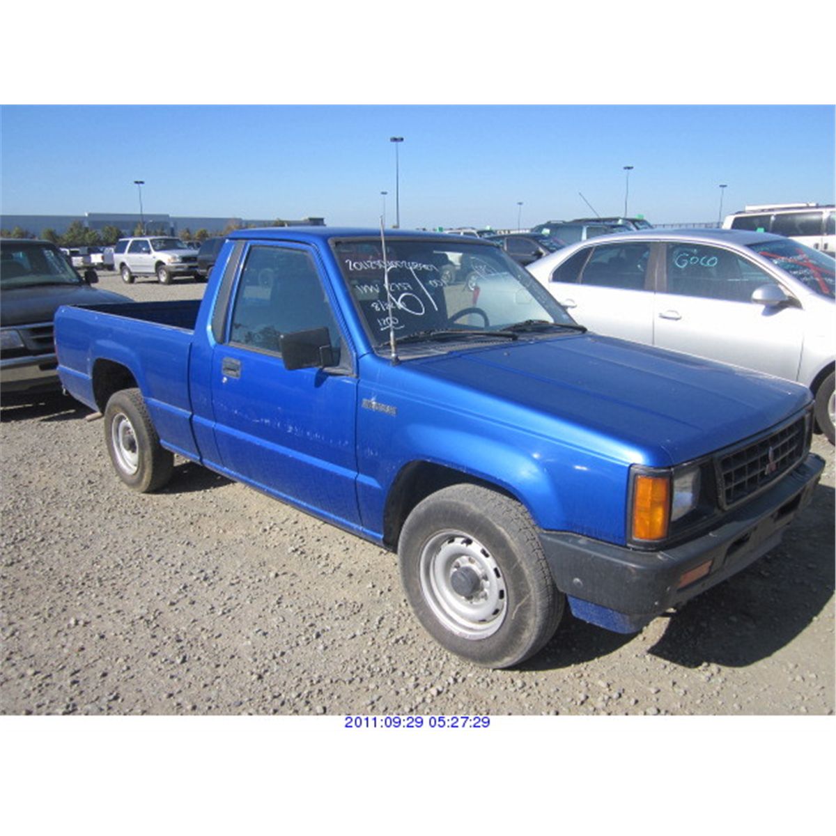 1991 - MITSUBISHI PICKUP. Loading zoom