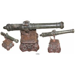 Bronze swivel cannon, Spanish or Portuguese, 17th century, with custom carved-mahogany stand.  About