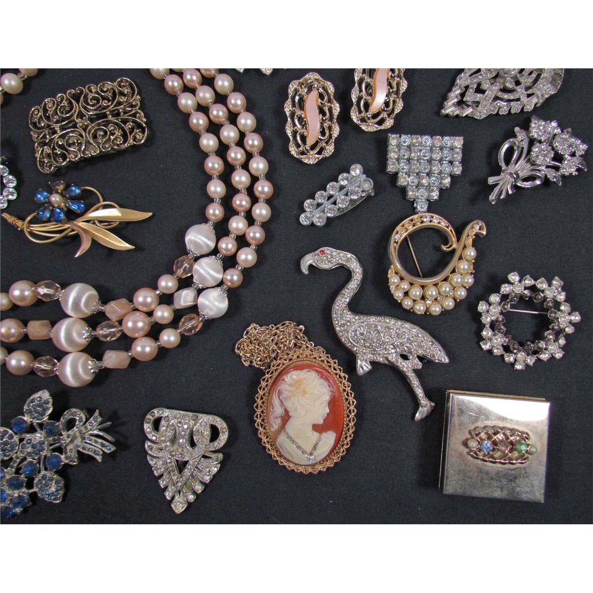 LOT OF VINTAGE COSTUME JEWELRY