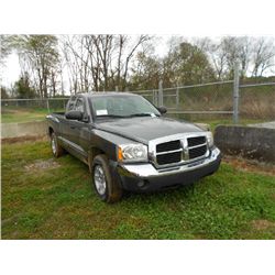 2005 DODGE DAKOTA SLT