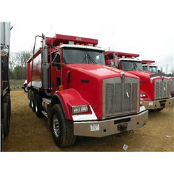 2006 KENWORTH T800 TRI-AXLE DUMP
