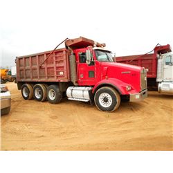 1999 KENWORTH T800 TRI-AXLE DUMP