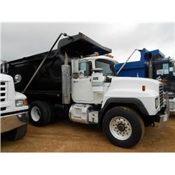 1996 RD688S TRI-AXLE DUMP