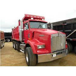 1995 KENWORTH T-800 TRI-AXLE DUMP