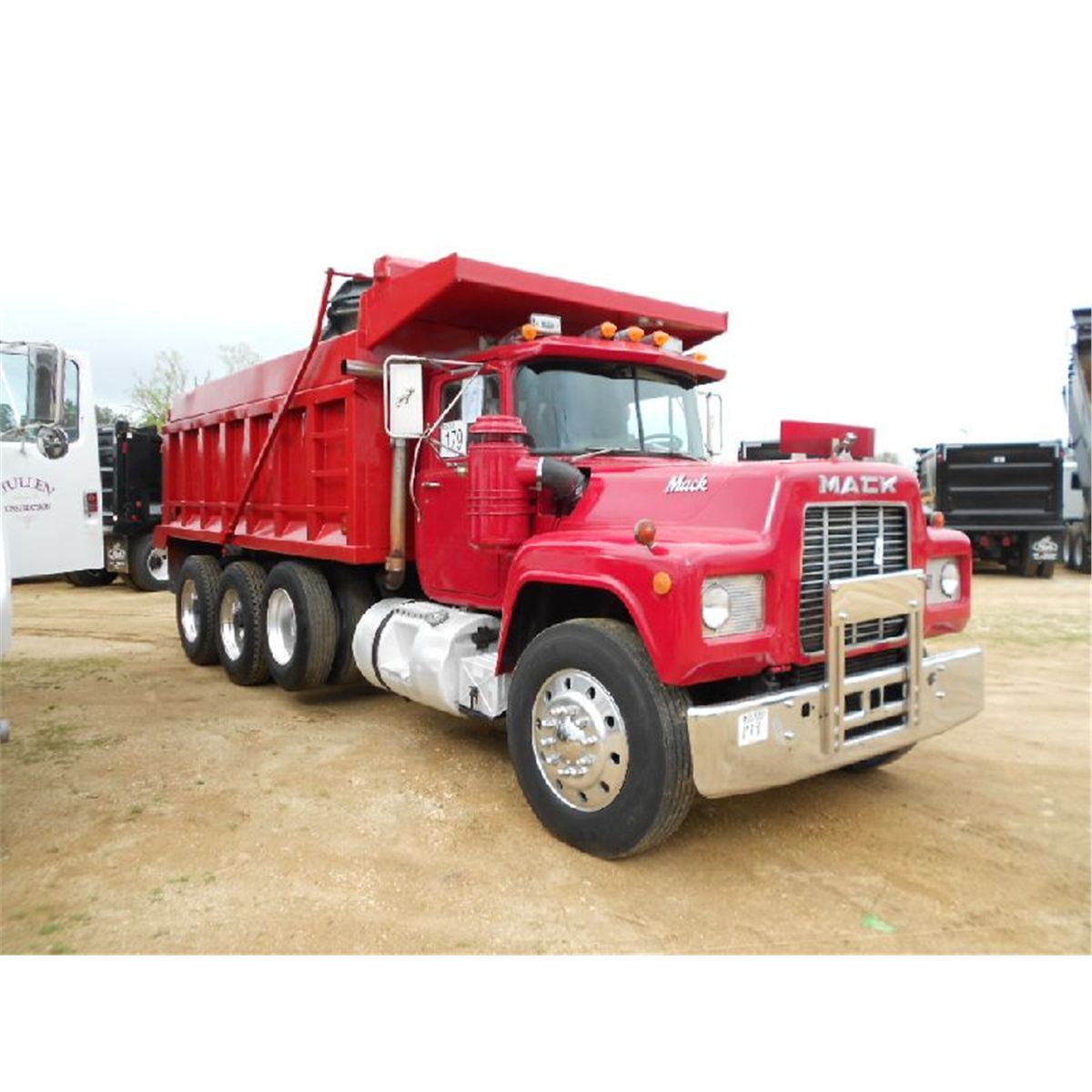 Mack R686st 1985 MACK R686ST TRI-AXLE DUMP