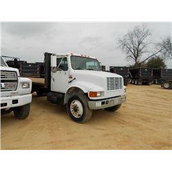 1992 INTERNATIONAL 4900 S/A FLATBED TRUCK