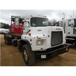 1994 MACK DM690S T/A ROLLOFF TRUCK