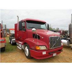 2000 VOLVO T/A TRUCK TRACTOR