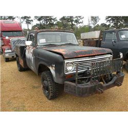 1974 INTERNATIONAL 200 4X4 FLATBED