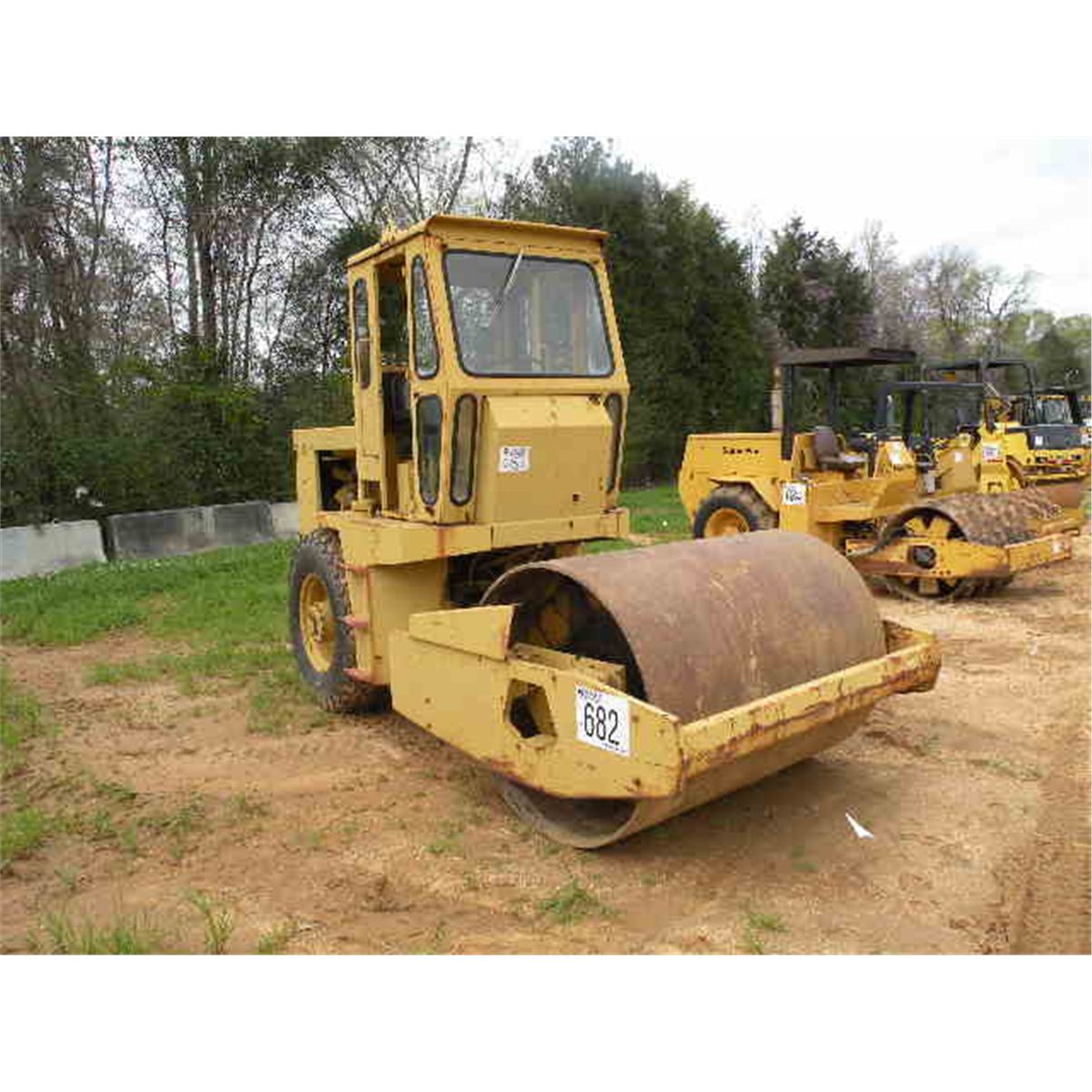RAY-GO RASCAL VIBRATORY ROLLER - J.M. Wood Auction Company, Inc.