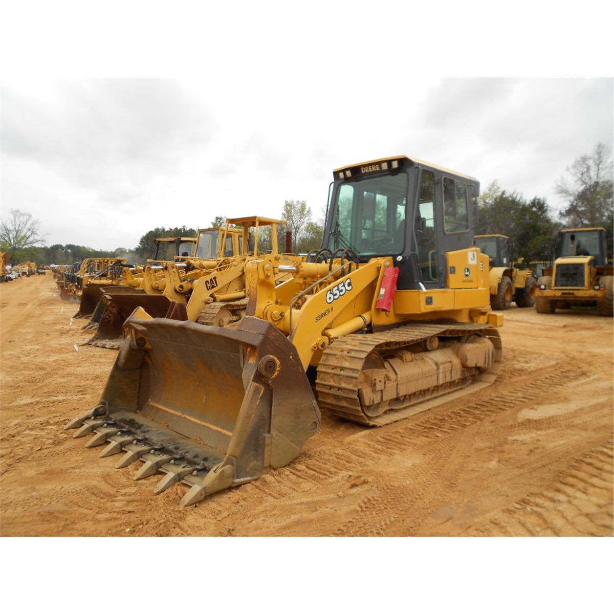 JOHN DEERE 655C SERIES II CRAWLER LOADER - J.M. Wood Auction Company, Inc.