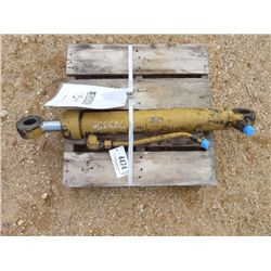 USED STEERING CYL 518 LH