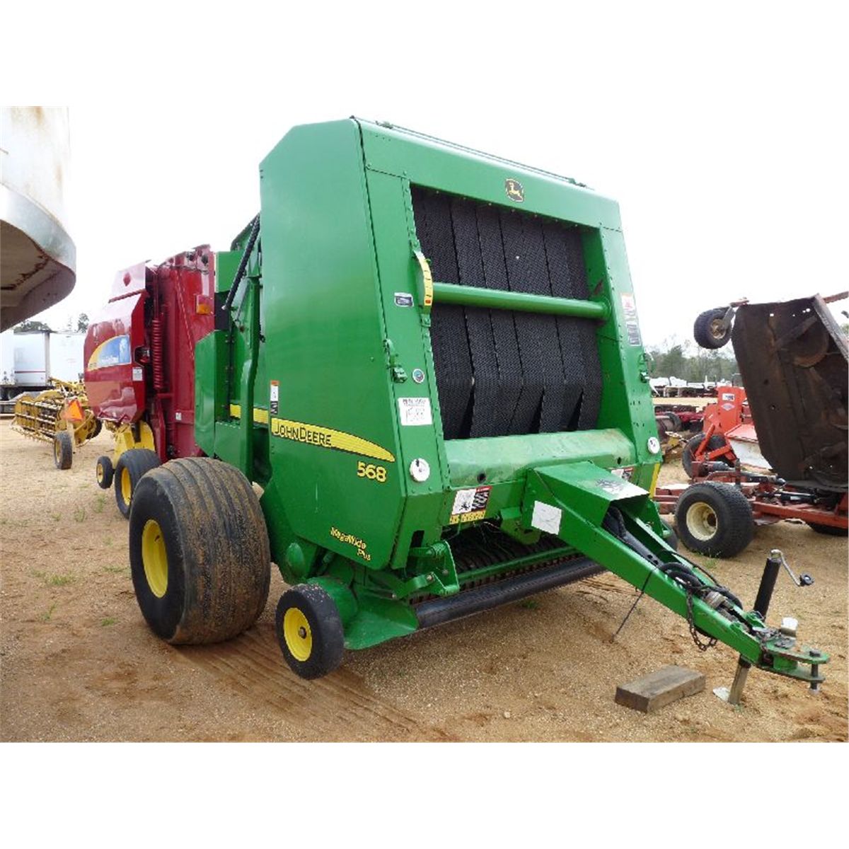 JOHN DEERE 568 5X6 ROUND HAY BALER W/ WRAP