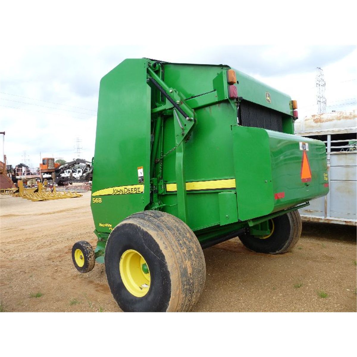 JOHN DEERE 568 5X6 ROUND HAY BALER W/ WRAP