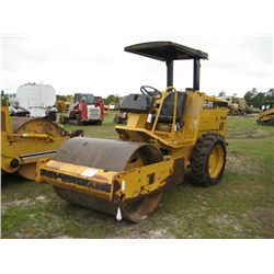 CAT CS-323C VIBRATORY ROLLER