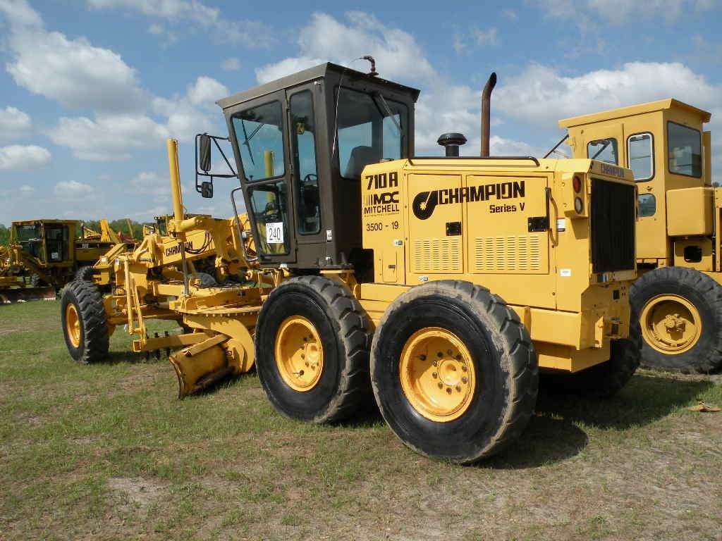 CHAMPION 710A MOTOR GRADER