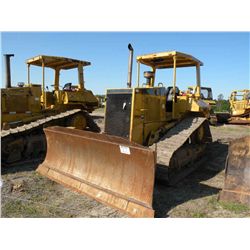 CAT D5M XL CRAWLER TRACTOR