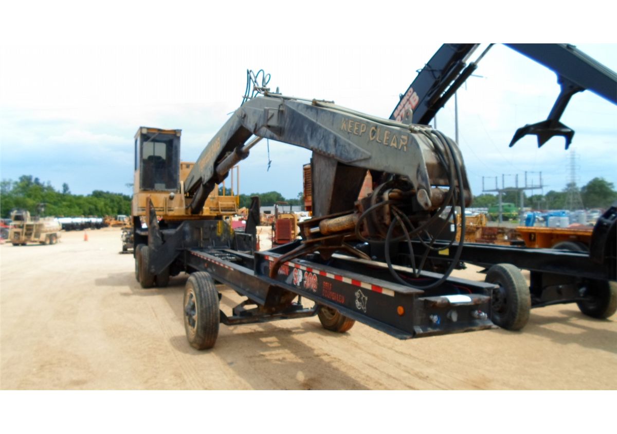 TIGERCAT 240B SELF PROPELLED LOG LOADER