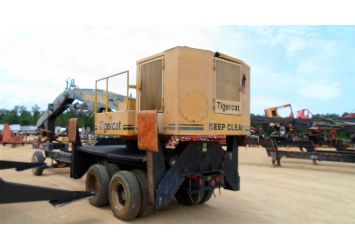 TIGERCAT 240B SELF PROPELLED LOG LOADER