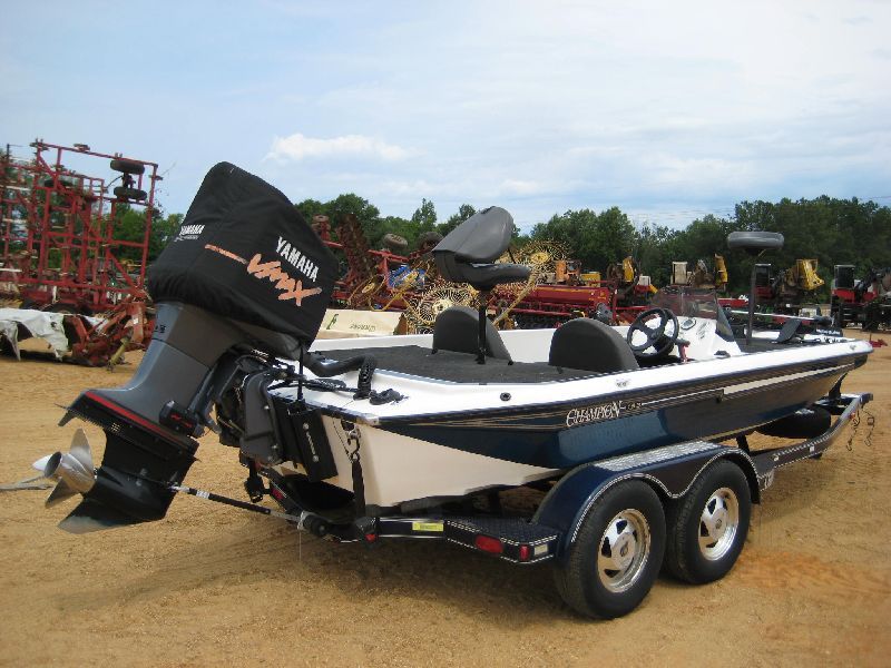 2001 CHAMPION 193 FIBERGLASS BASS BOAT