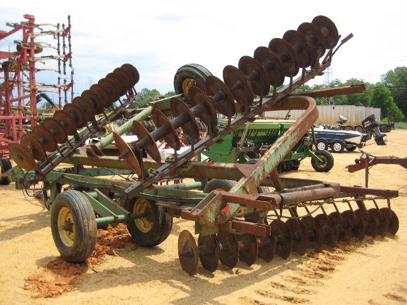 JOHN DEERE 220 DISC HARROW J.M. Wood Auction Company, Inc.