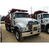 Image 2 : 2010 MACK GU713 GRANITE TRI-AXLE DUMP