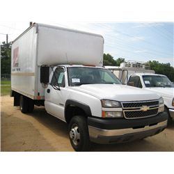 2005 CHEVROLET 3500 S/A BOX VAN