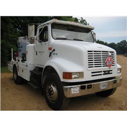 1991 INTERNATIONAL 7100 S/A FUEL & LUBE TRUCK