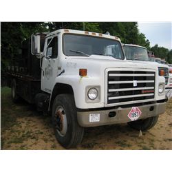 1989 INTERNATIONAL S1900 S/A FUEL & LUBE TRUCK