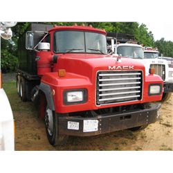 1995 MACK RD690S T/A WATER TRUCK