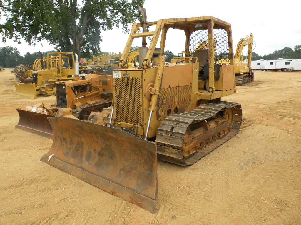 CASE 850D CRAWLER TRACTOR J M Wood Auction Company Inc case-850d-crawler-tractor-j-m-wood-auction-company-inc