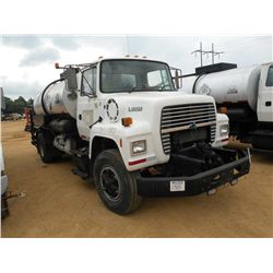 1996 FORD L8000 S/A DISTRIBUTOR TRUCK