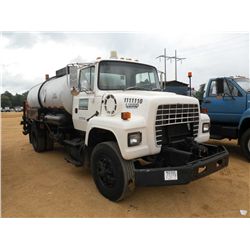 1993 FORD L8000 S/A DISTRIBUTOR TRUCK