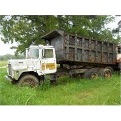 MACK DM685S T/A DUMP