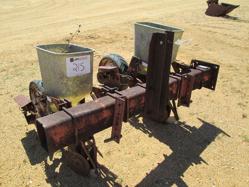 INTERNATIONAL 2 ROW PLANTER