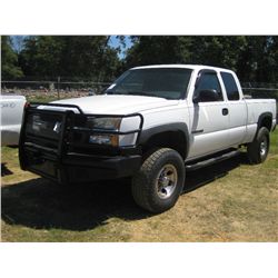 2004 CHEVROLET 2500HD EXTENDED CAB PICKUP