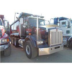 2005 KENWORTH T800 TRI-AXLE DUMP