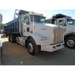 2004 KENWORTH T800B TRI-AXLE DUMP