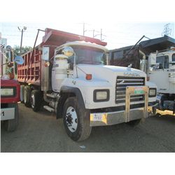 2000 MACK RD688S TRI-AXLE DUMP