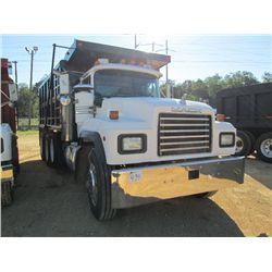 1999 MACK RD688S TRI-AXLE DUMP