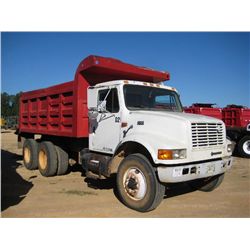 INTERNATIONAL 4900 T/A DUMP