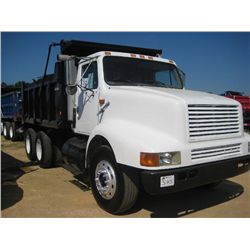 1996 INTERNATIONAL 8200 T/A DUMP