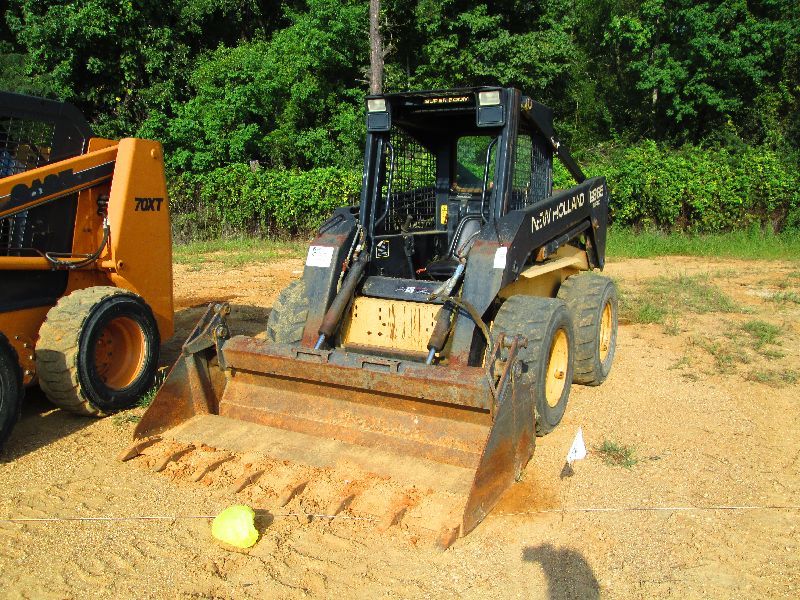 NEW HOLLAND LX865 SKID STEER LOADER
