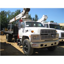1994 FORD F700 S/A CRANE TRUCK