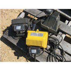 1 LOT (3) LIGHT FIXTURES