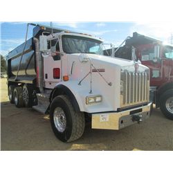 2012 KENWORTH T800 TRI-AXLE DUMP